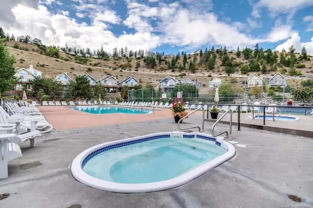 La Casa Lakeside Resort - Amazing Panoramic View Lakeside House With Pools, Hot Tubs & More! Kelowna Exterior photo